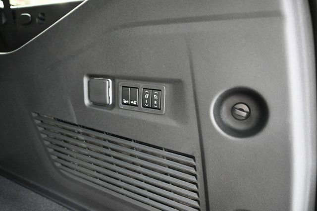 New 2026 GMC Yukon XL Denali w/ Denali Reserve Package image 34