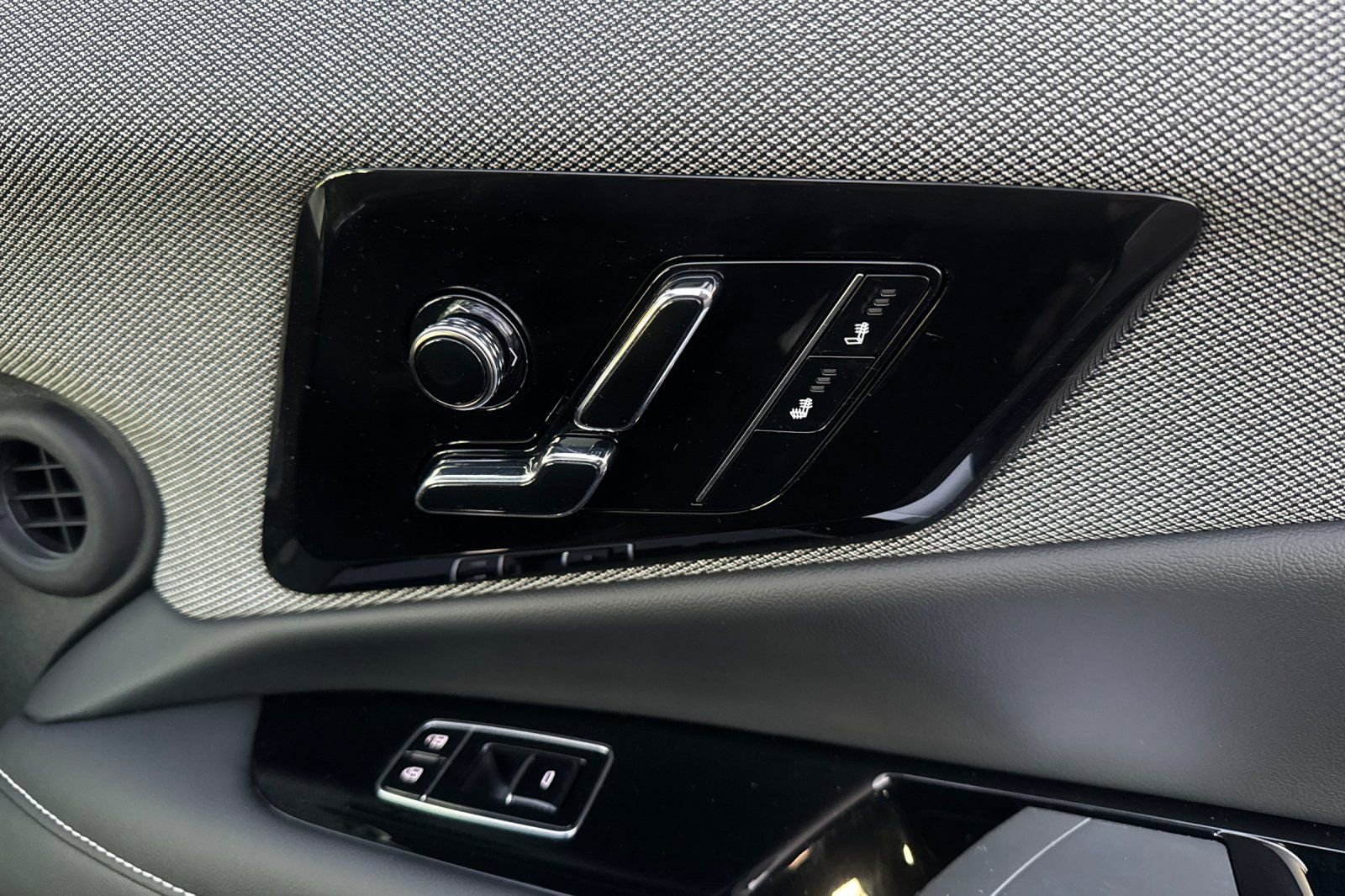 Certified 2025 Cadillac Optiq Luxury 1 image 22