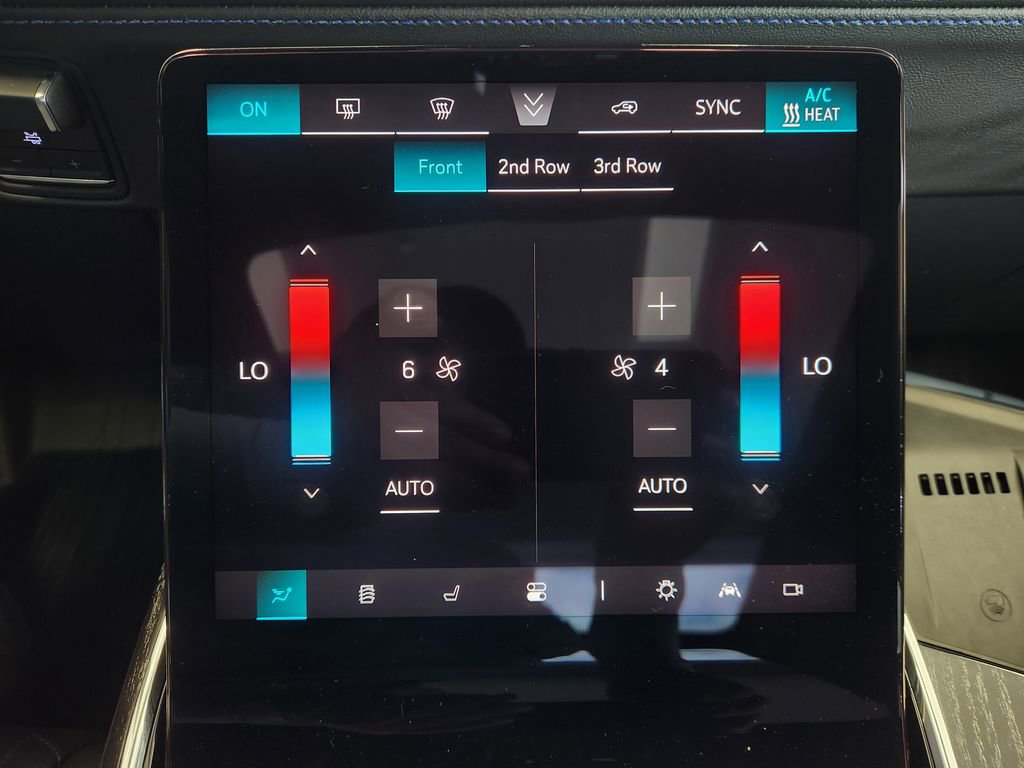Used 2025 Cadillac Escalade IQ Luxury 1 w/ LPO, Radiant Package AWD/4WD image 18