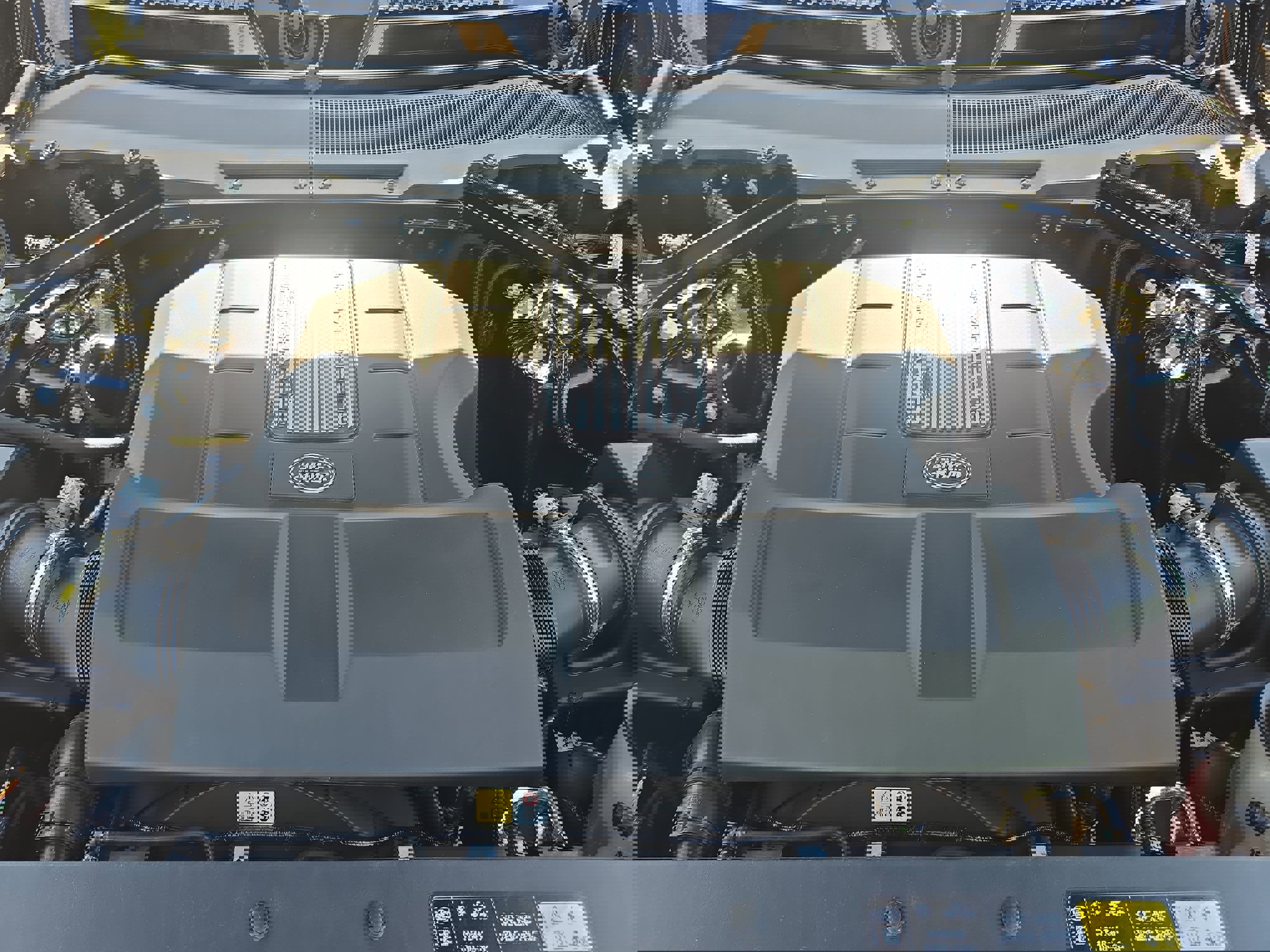 Certified 2025 Land Rover Defender 110 X-Dynamic SE image 30