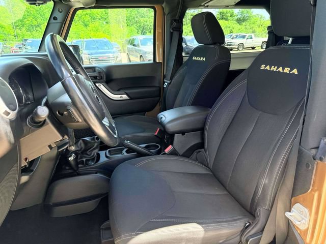 Used 2015 Jeep Wrangler Sahara w/ Connectivity Group AWD/4WD image 16