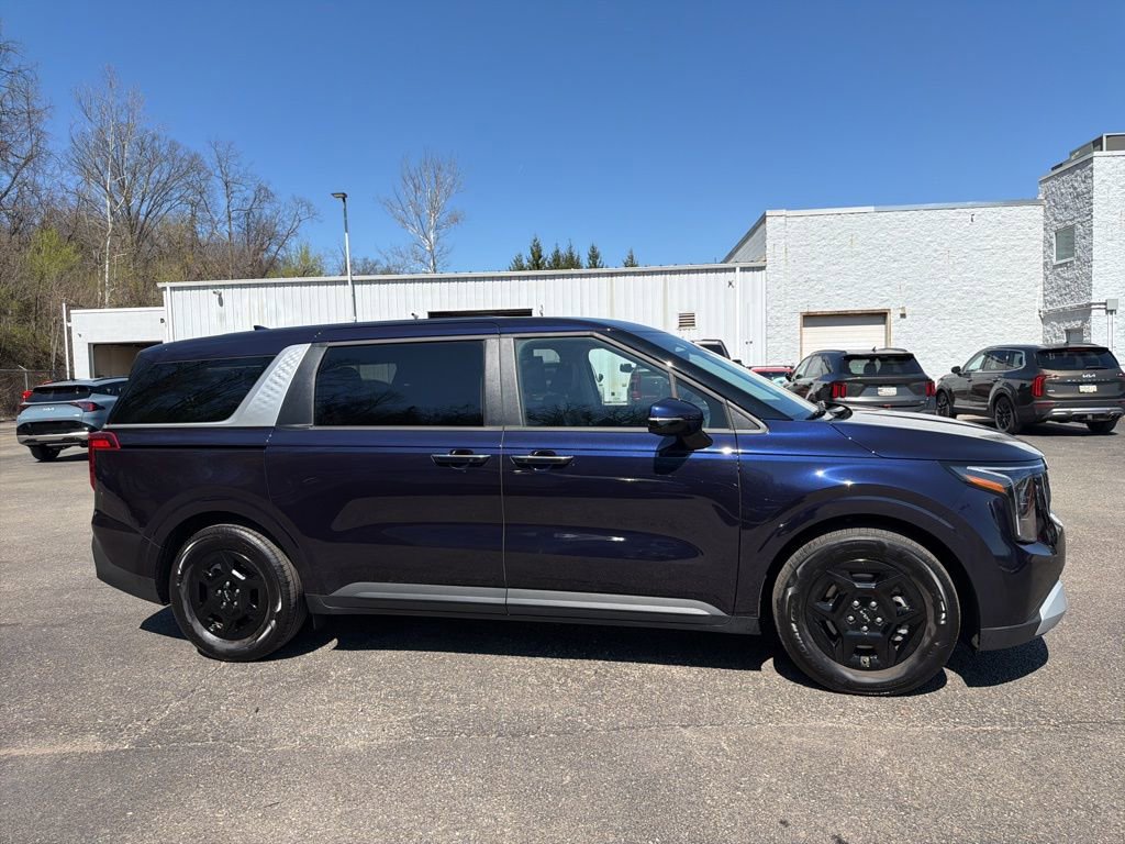 Certified 2025 Kia Carnival image 7