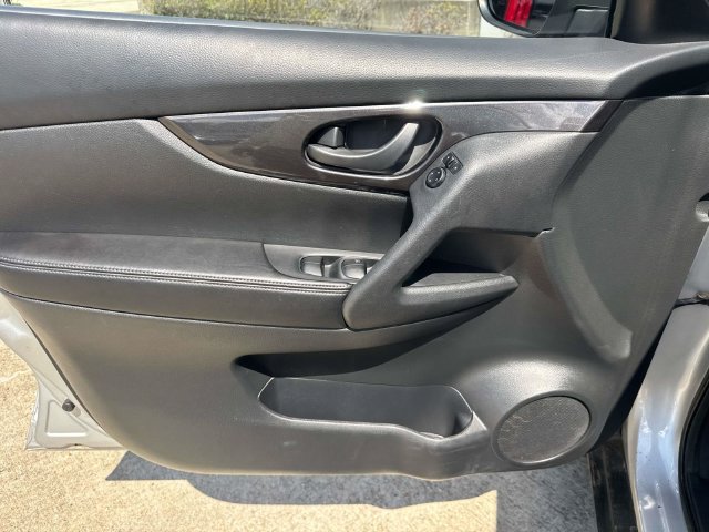 Used 2019 Nissan Rogue S FWD image 24