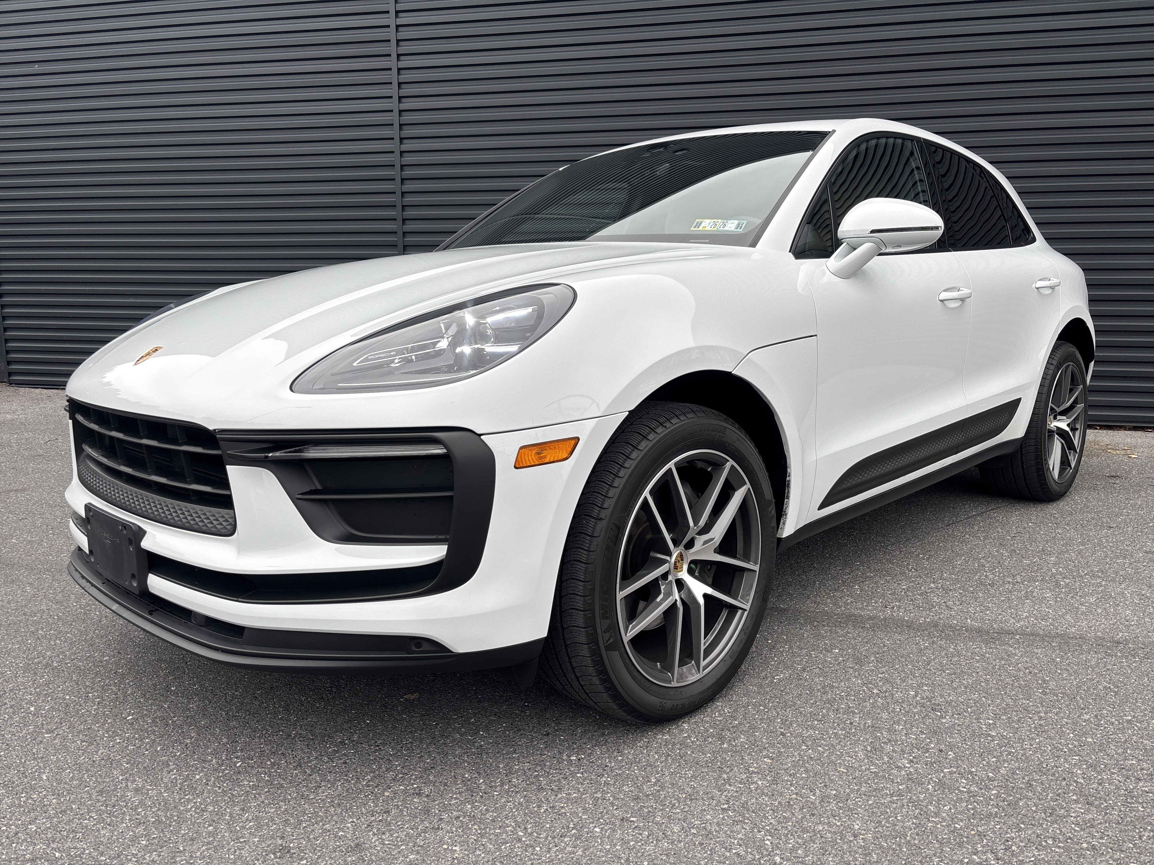 Certified 2022 Porsche Macan image 1