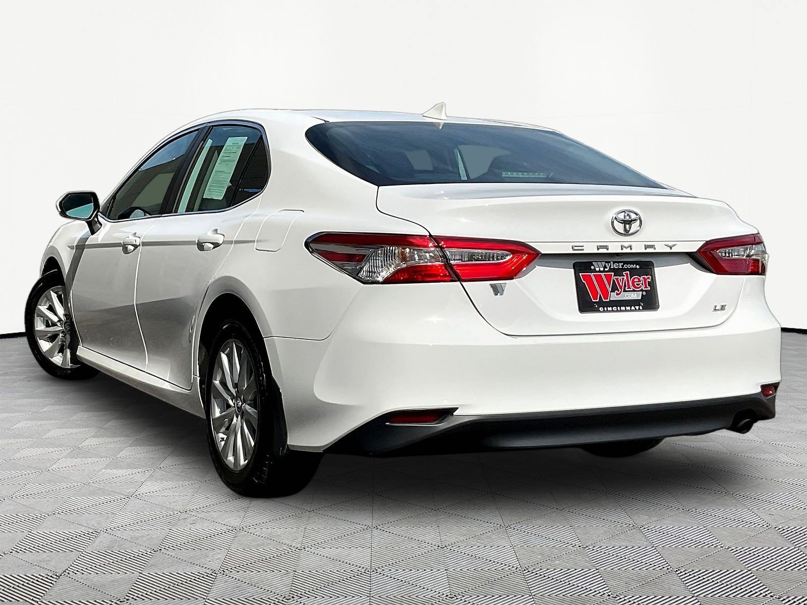 Used 2019 Toyota Camry LE FWD image 4