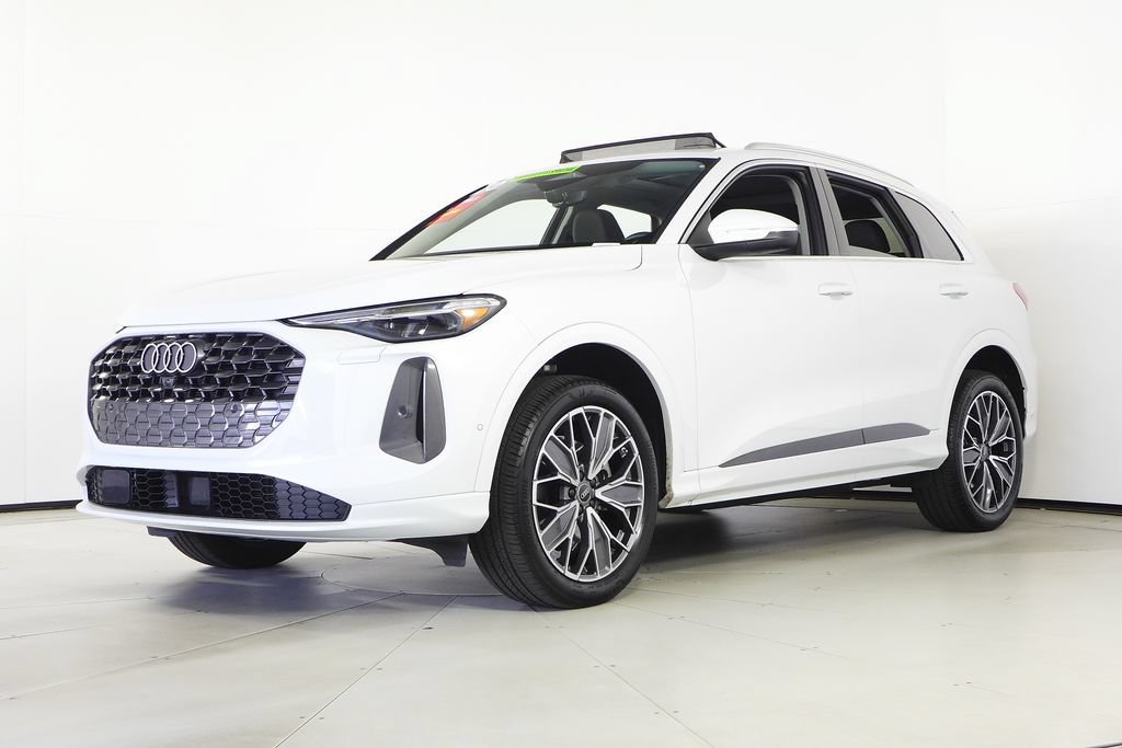 Used 2025 Audi Q5 Premium Plus w/ Premium Plus AWD/4WD image 2