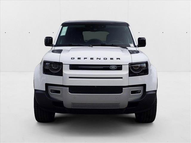 New 2024 Land Rover Defender 110 SE image 6