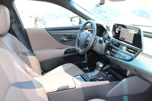 Certified 2024 Lexus ES 300h w/ Premium Package FWD image 5
