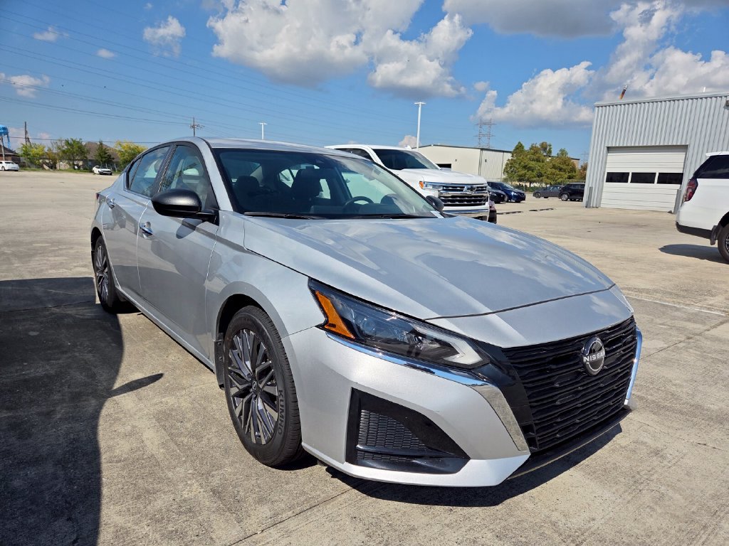 Used 2024 Nissan Altima 2.5 SV FWD image 5