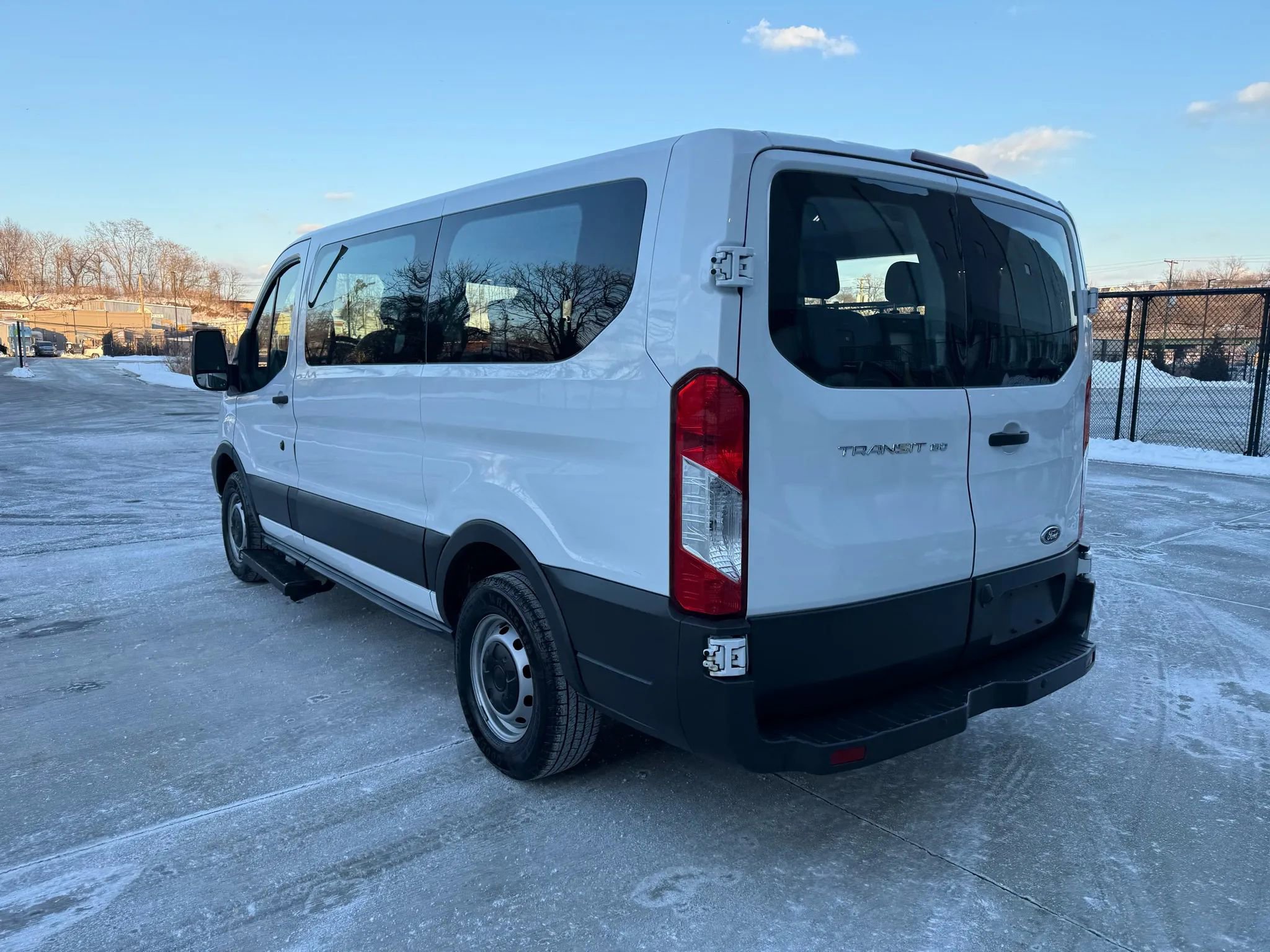 Used 2015 Ford Transit 150 XL image 7