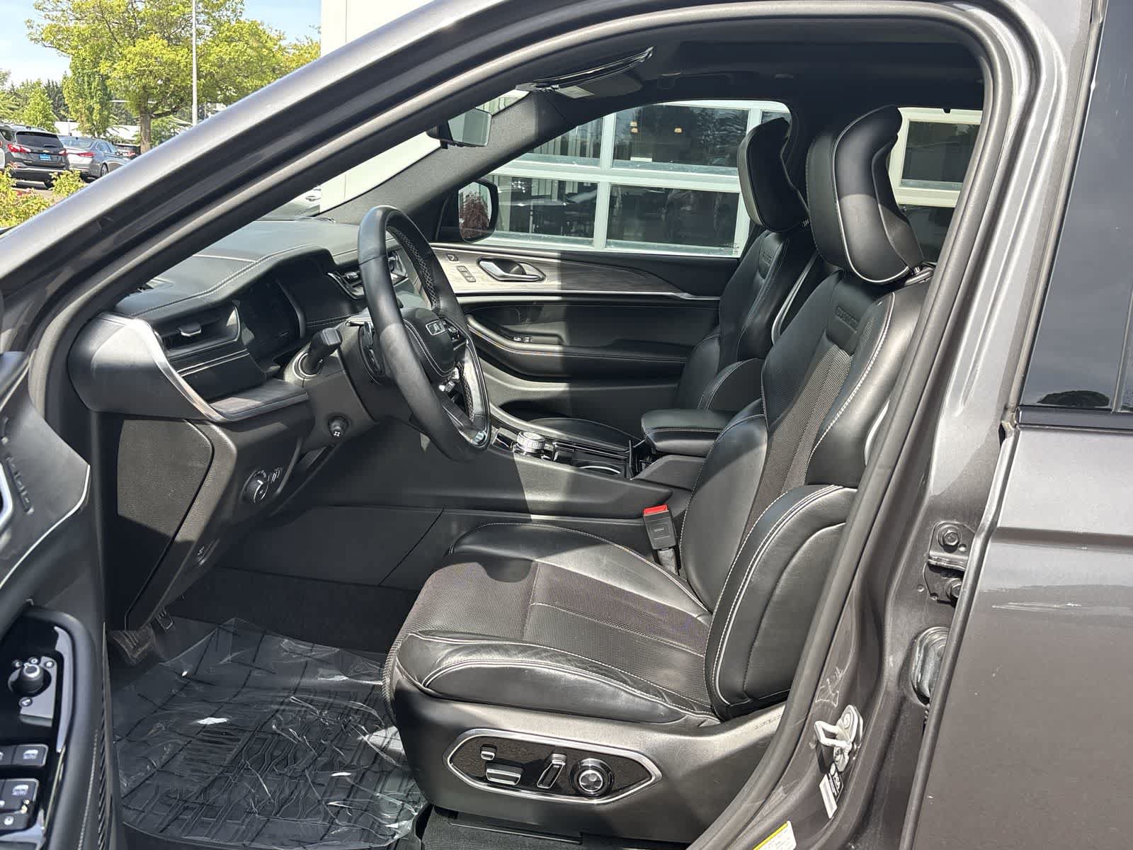 Certified 2021 Jeep Grand Cherokee L Overland w/ Luxury Tech Group IV AWD/4WD image 12