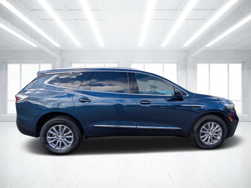Used 2022 Buick Enclave Essence AWD/4WD image 2