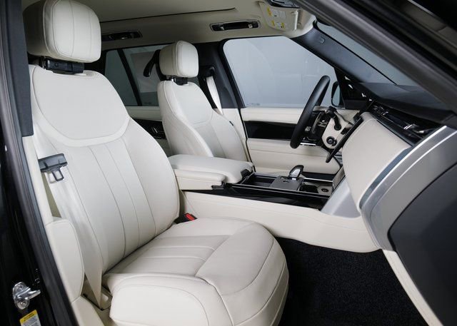 New 2026 Land Rover Range Rover SE image 3