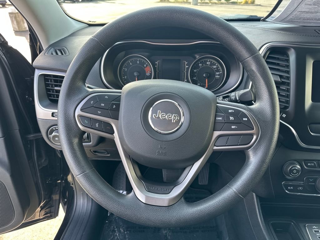 Used 2019 Jeep Cherokee Latitude w/ Popular Appearance Group image 18