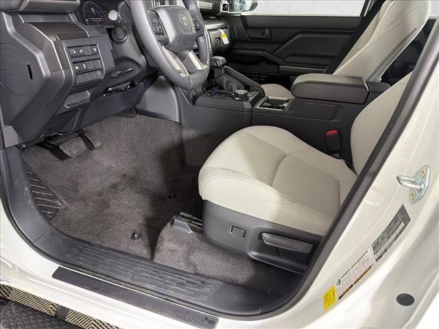 Used 2025 Toyota 4Runner SR5 AWD/4WD image 9