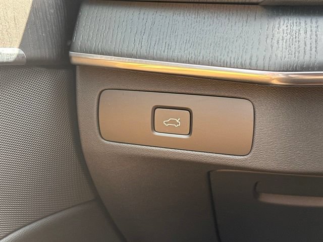 Certified 2023 Volvo XC90 B6 Ultimate w/ Protection Package AWD/4WD image 30