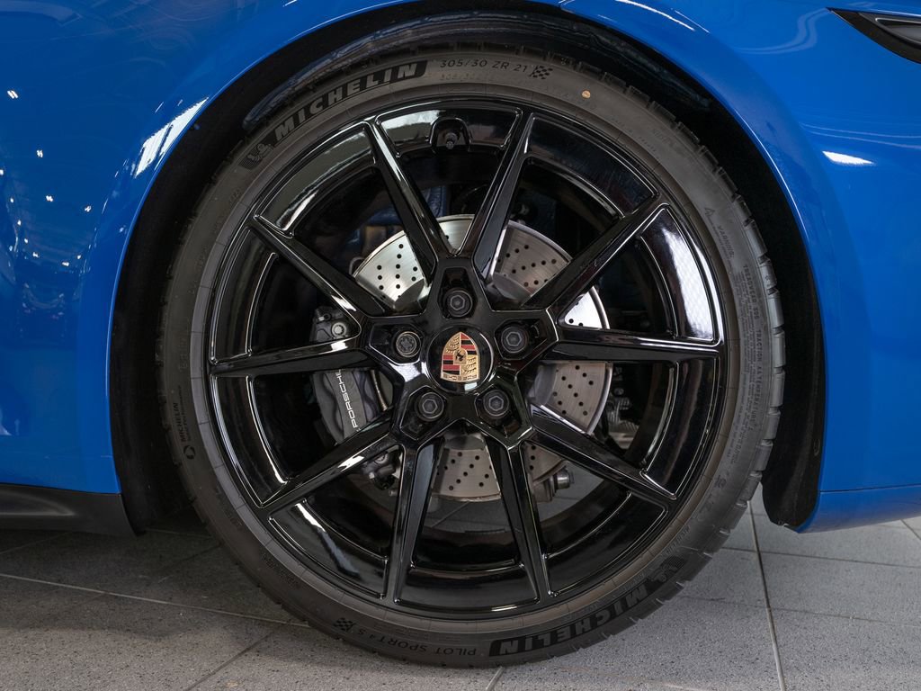 Used 2025 Porsche 911 Carrera RWD image 44