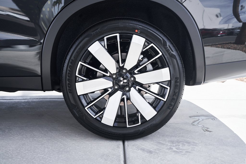 New 2025 Mitsubishi Outlander SE image 9