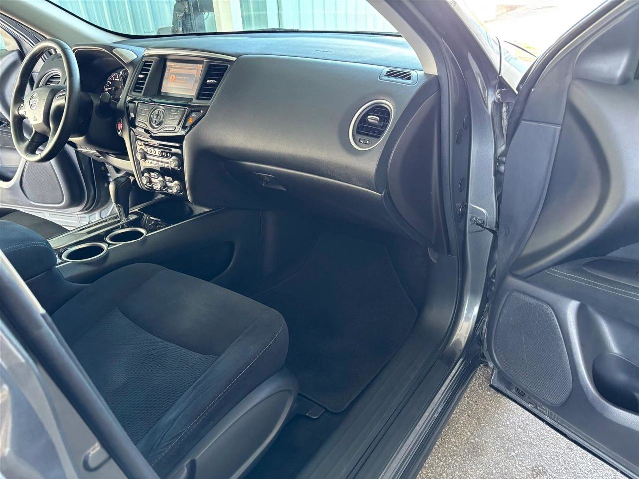 Used 2016 Nissan Pathfinder SV FWD image 10