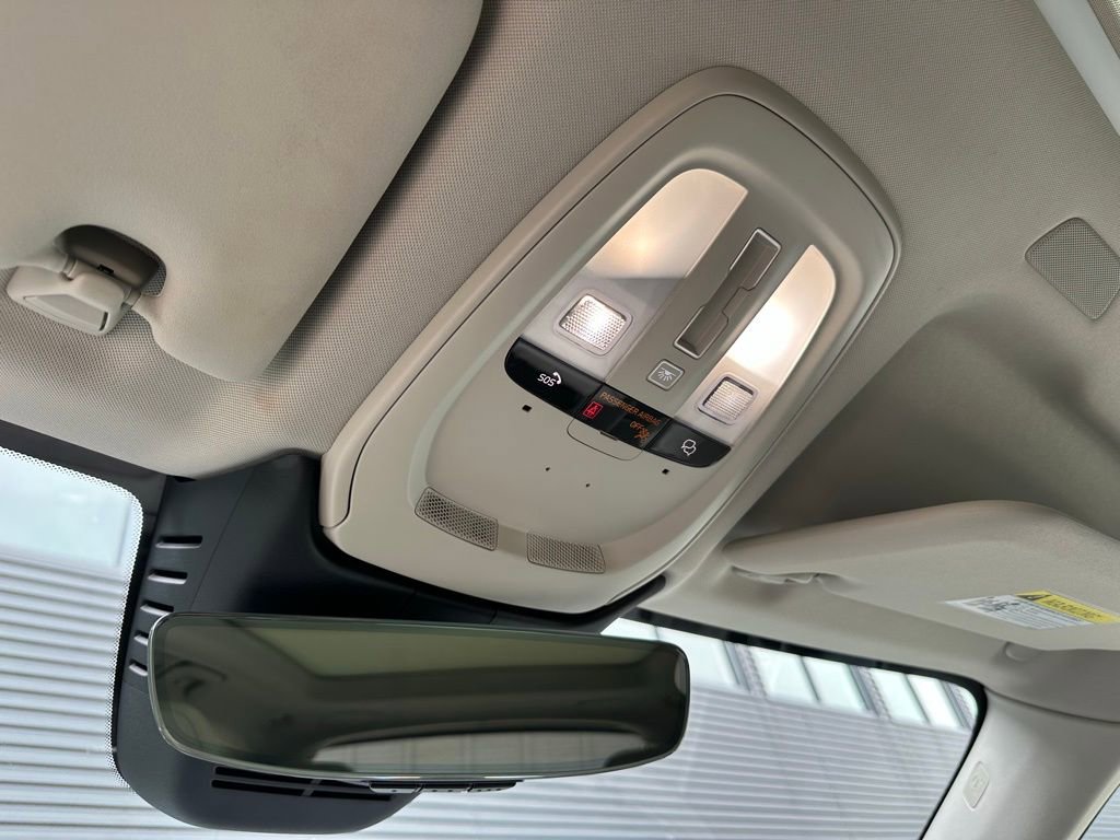 Used 2023 Volvo XC60 B5 Ultimate w/ Protection Package Premier image 32