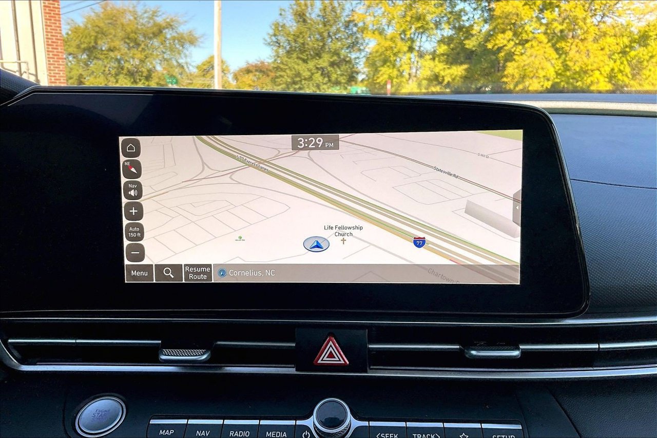 Used 2025 Hyundai Elantra SEL FWD image 13