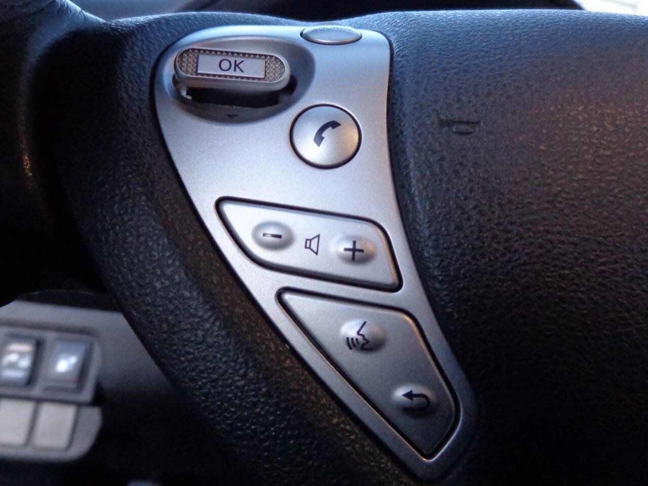 Used 2017 Nissan Leaf SV image 18