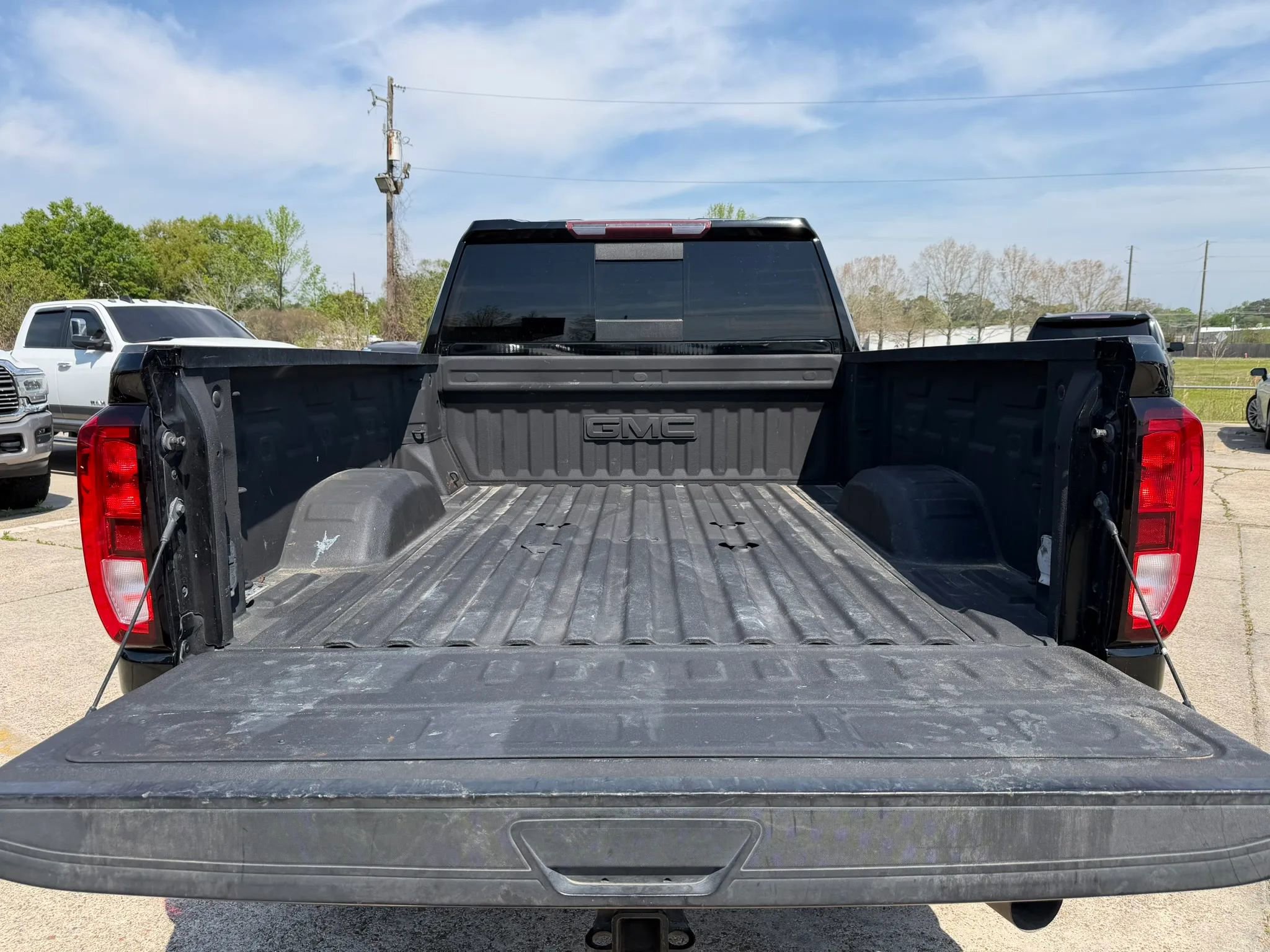 Used 2020 GMC Sierra 2500 SLE w/ SLE Value Package; image 6