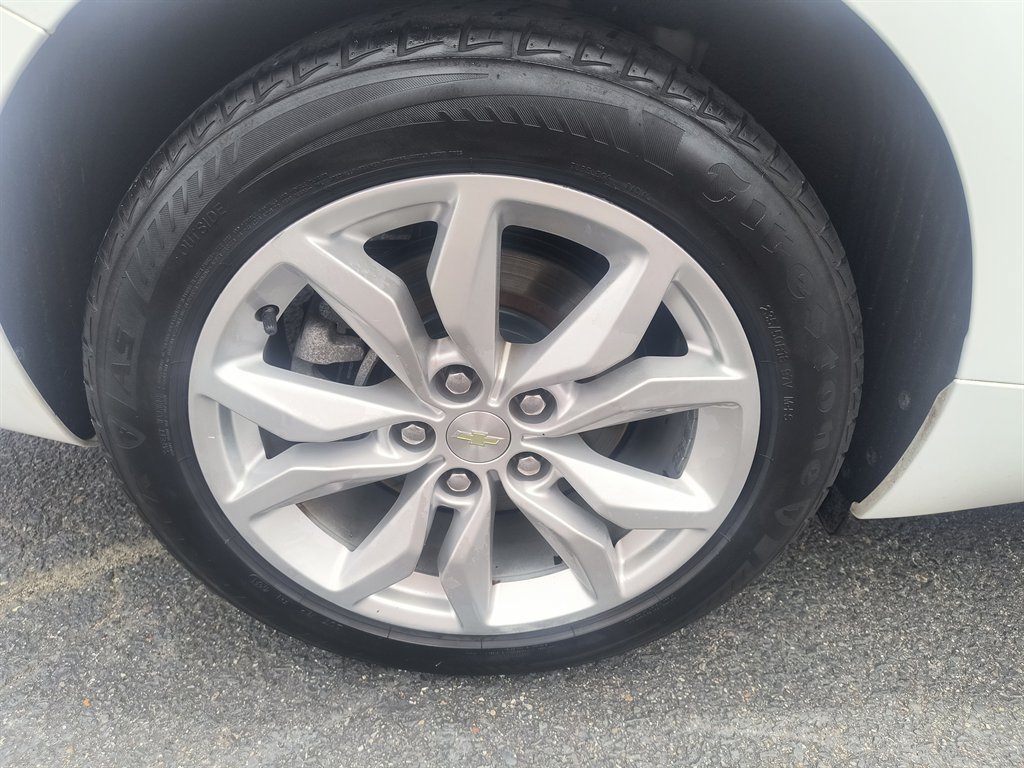 Used 2016 Chevrolet Impala LT FWD image 10