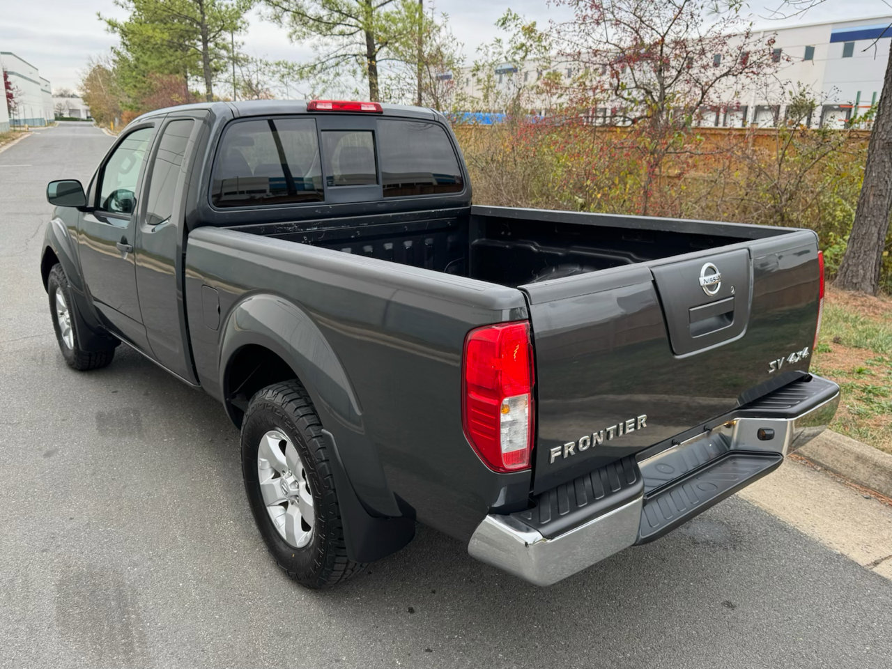 Used 2012 Nissan Frontier SV image 4