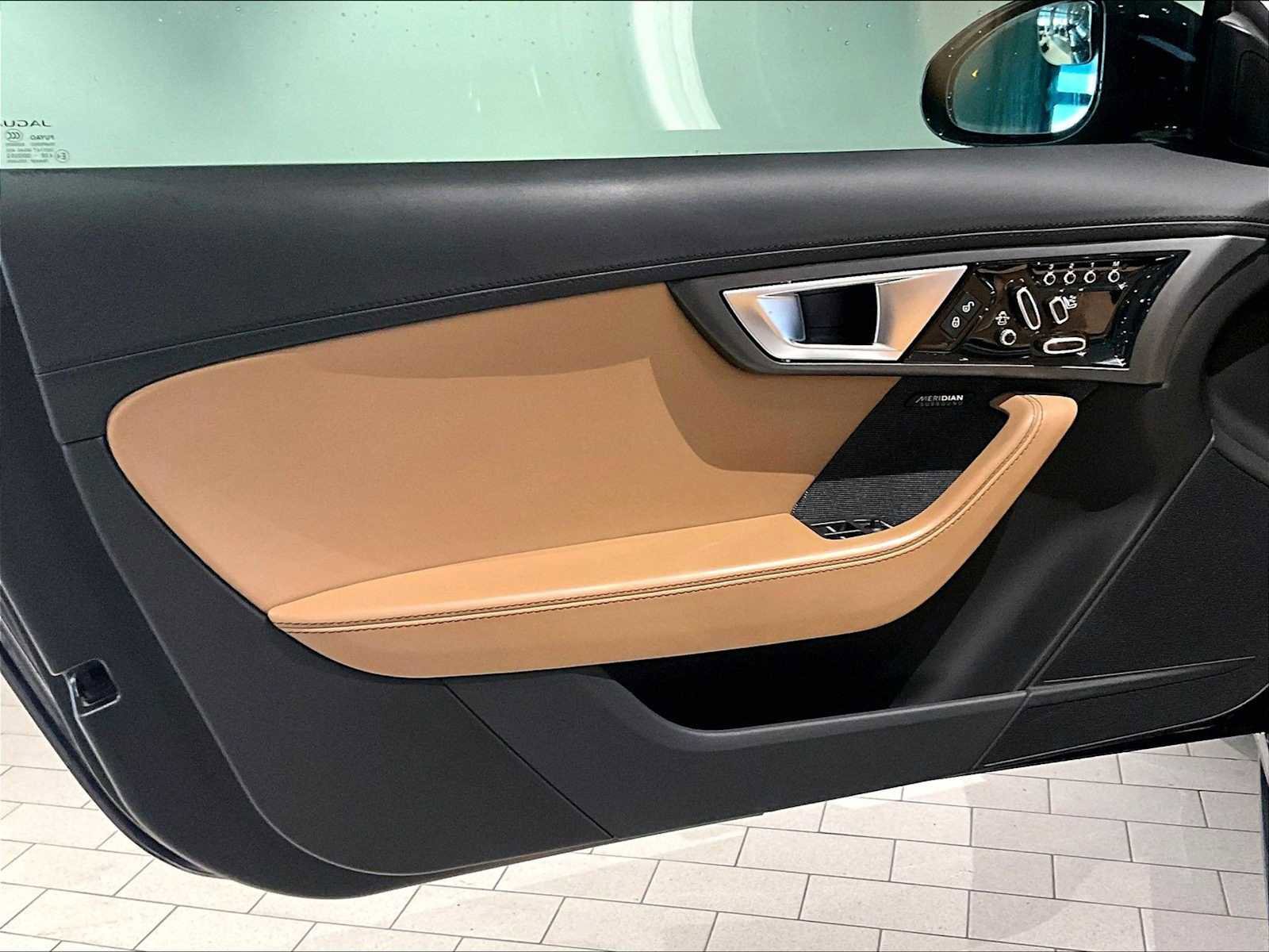 Used 2016 Jaguar F-TYPE S image 26