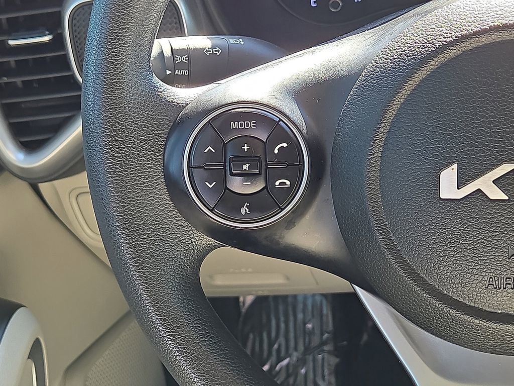Used 2022 Kia Soul LX image 18