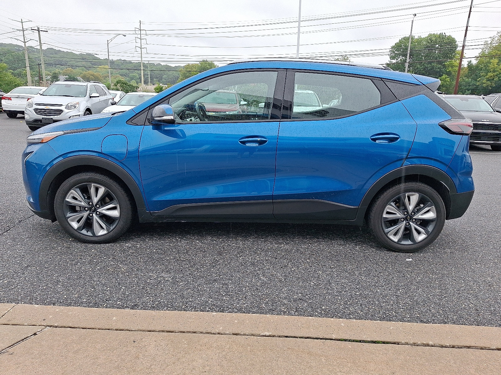 Certified 2023 Chevrolet Bolt EUV LT w/ Convenience Package FWD image 4