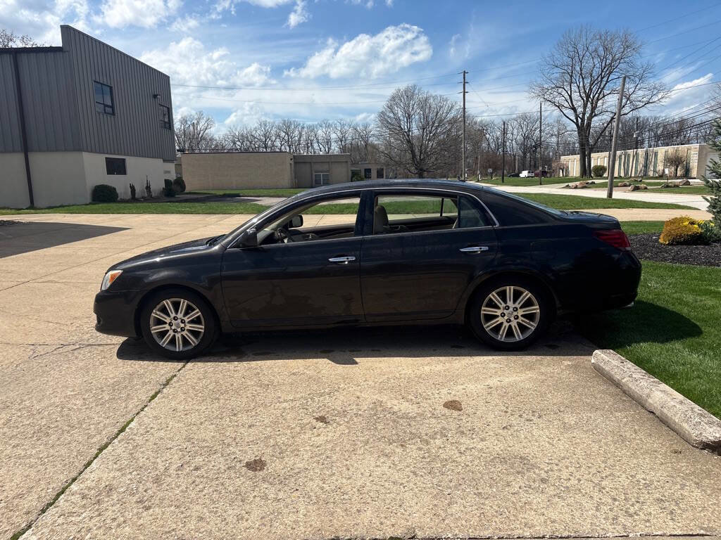 Used 2010 Toyota Avalon Limited image 4