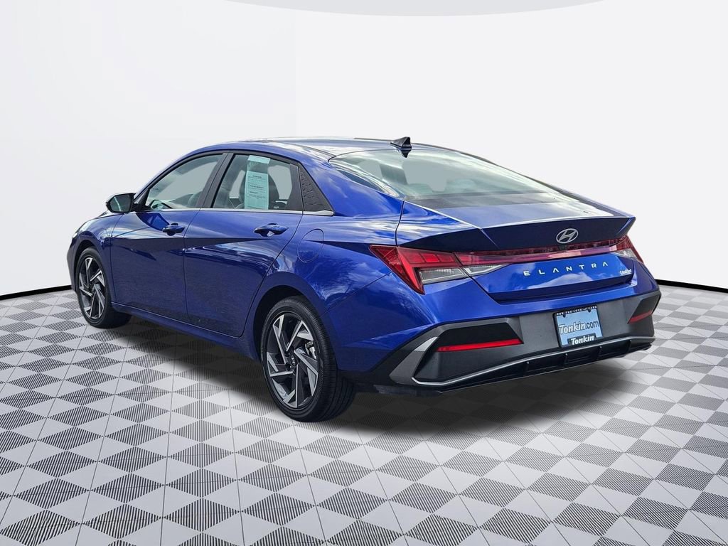 Certified 2025 Hyundai Elantra Limited w/ Cargo Package image 4