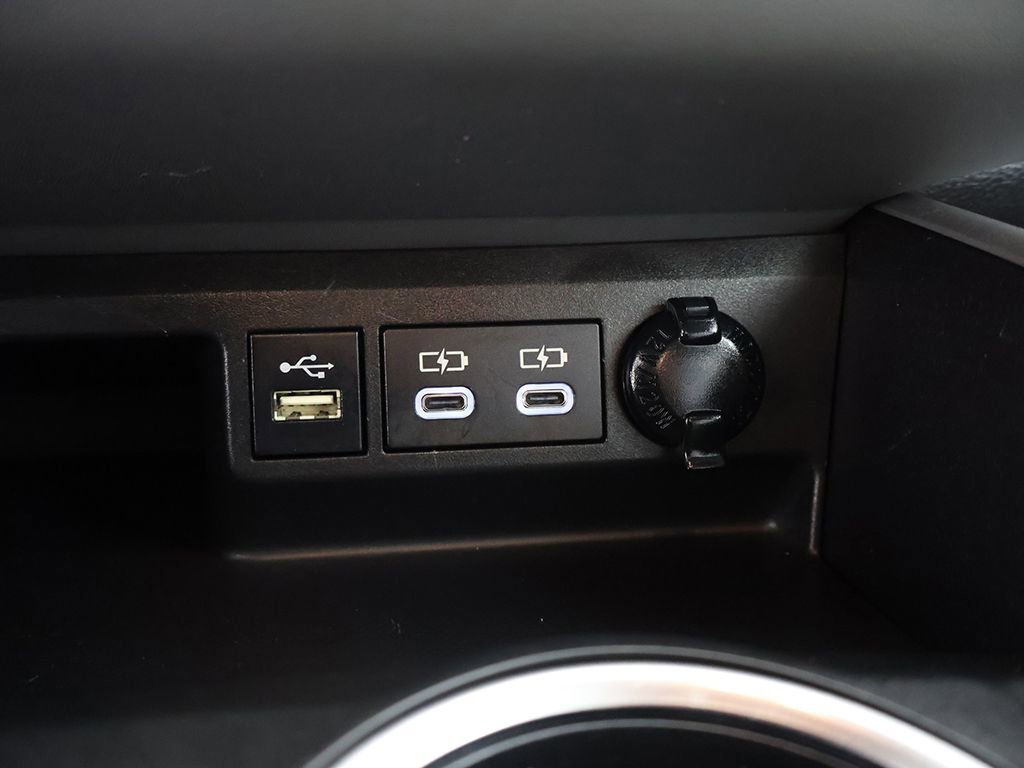 Used 2023 Toyota Highlander L AWD/4WD image 45