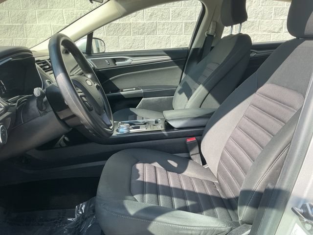 Used 2017 Ford Fusion SE w/ Fusion SE Technology Package FWD image 14