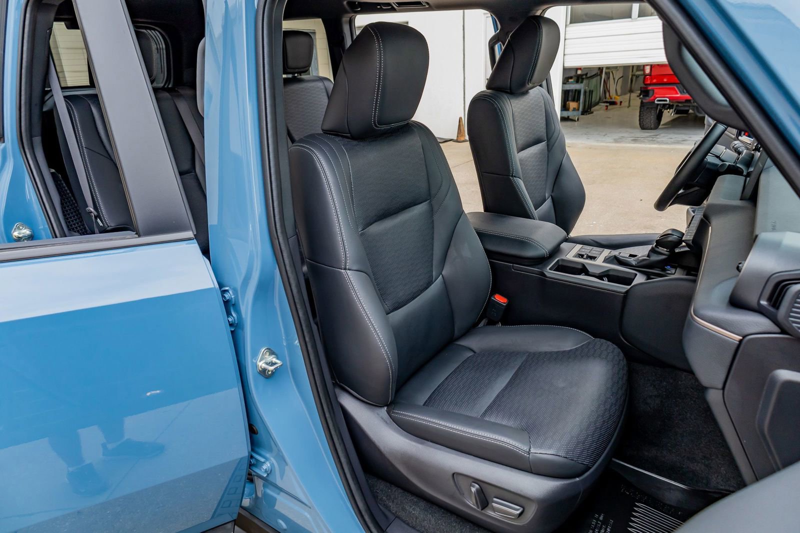 Used 2025 Toyota Land Cruiser w/ Premium Package image 32