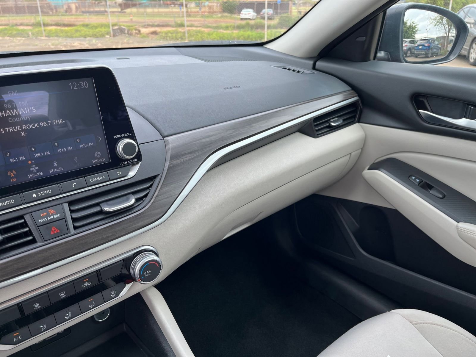 Used 2025 Nissan Altima 2.5 SV image 40