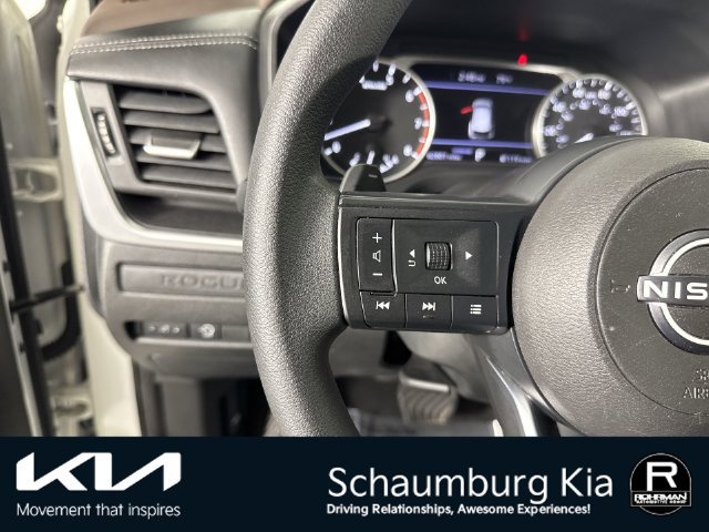 Used 2023 Nissan Rogue S FWD image 12