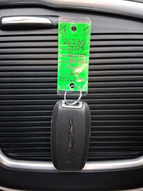 Used 2024 Chrysler Pacifica Touring-L image 22