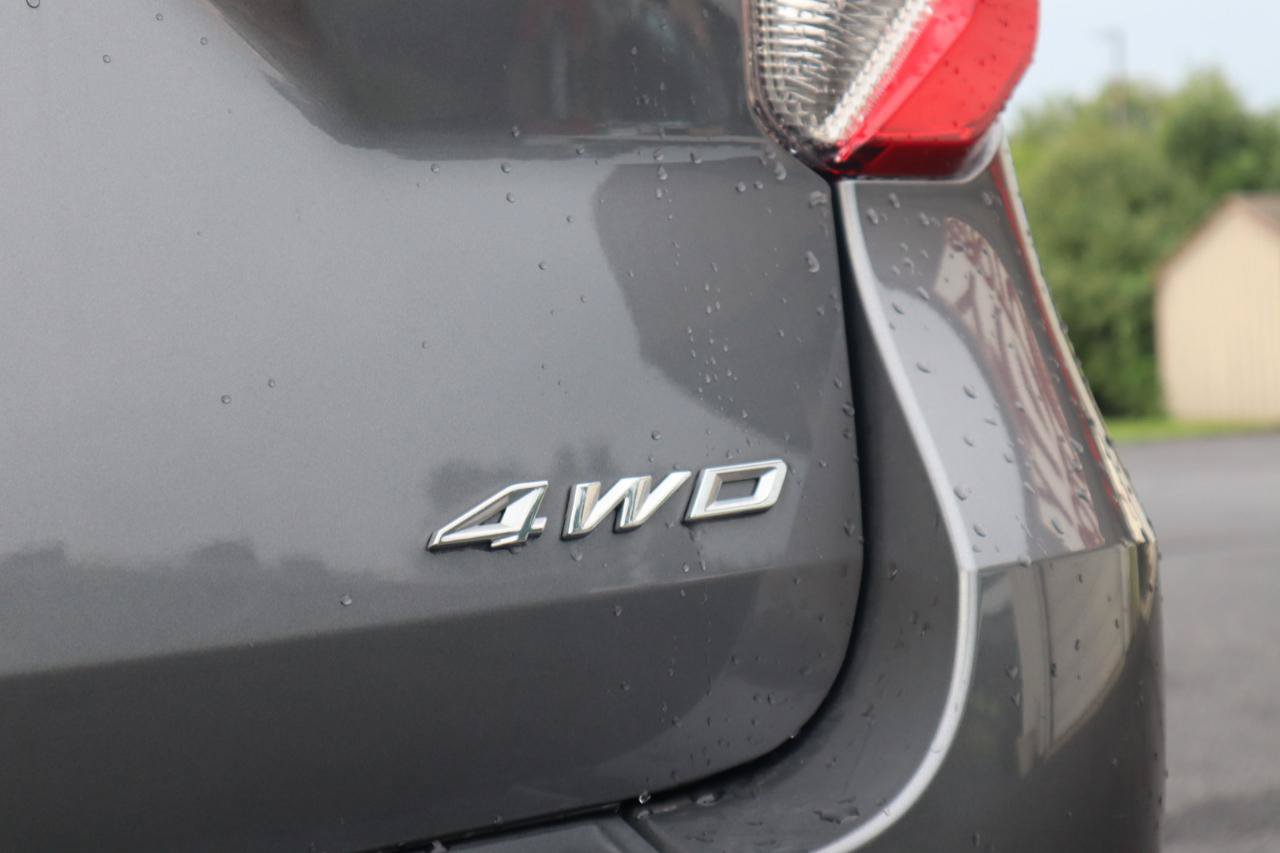 Used 2023 Ford Explorer XLT AWD/4WD image 26