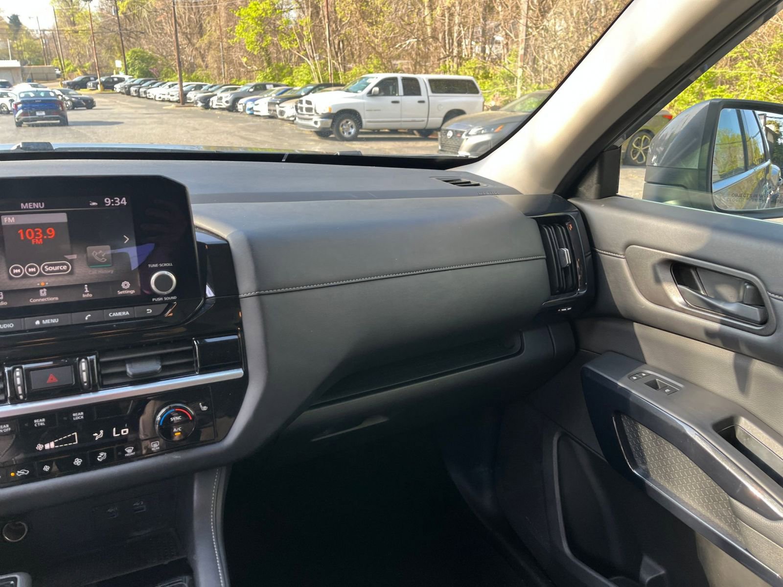 Used 2025 Nissan Pathfinder SV AWD/4WD image 32