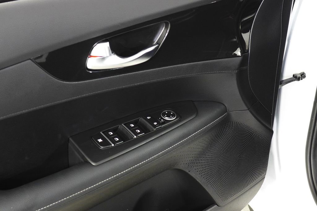 Used 2024 Kia Forte GT-Line image 12