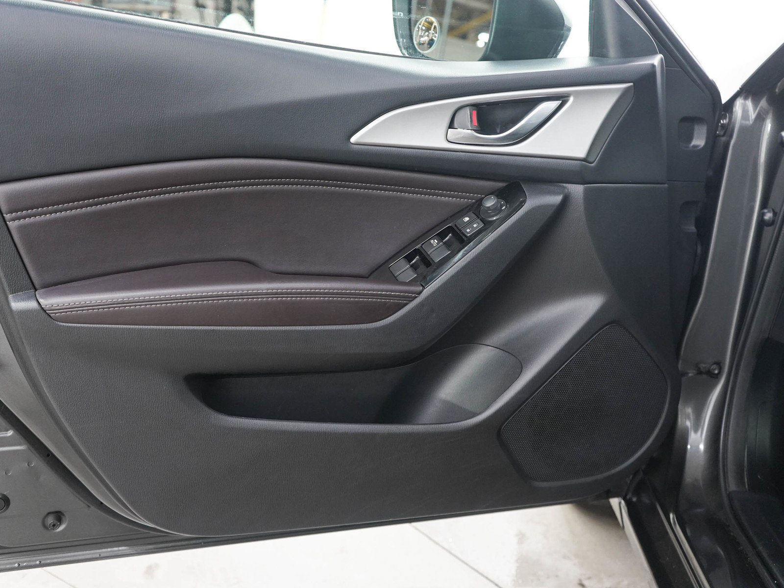 Used 2018 MAZDA MAZDA3 Touring FWD image 17