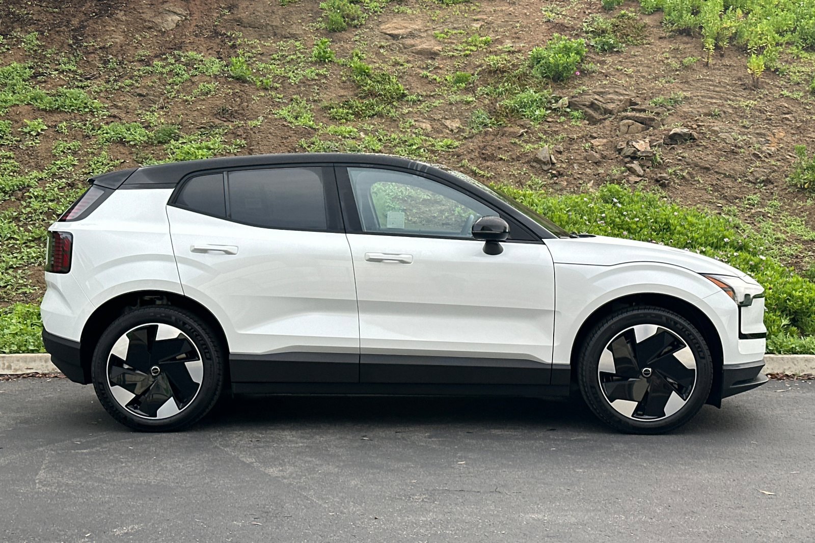 New 2026 Volvo EX30 Plus w/ Climate Package image 4