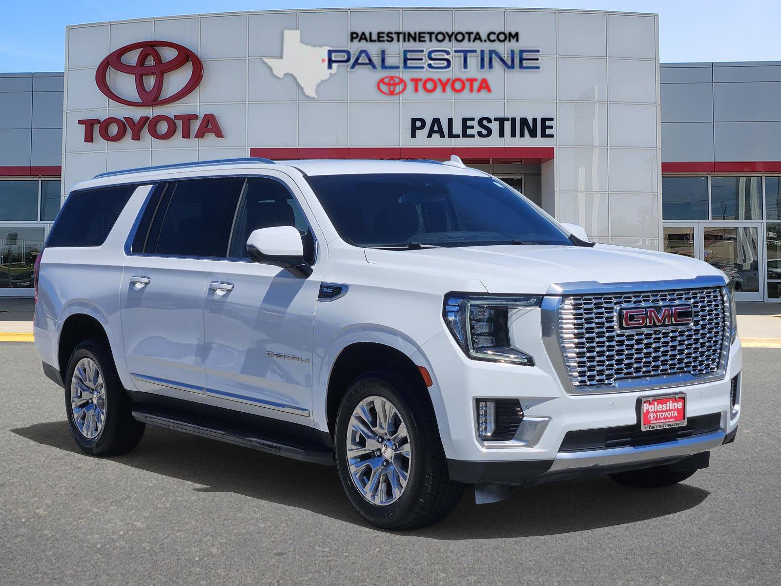 Used 2024 GMC Yukon XL Denali AWD/4WD image 1