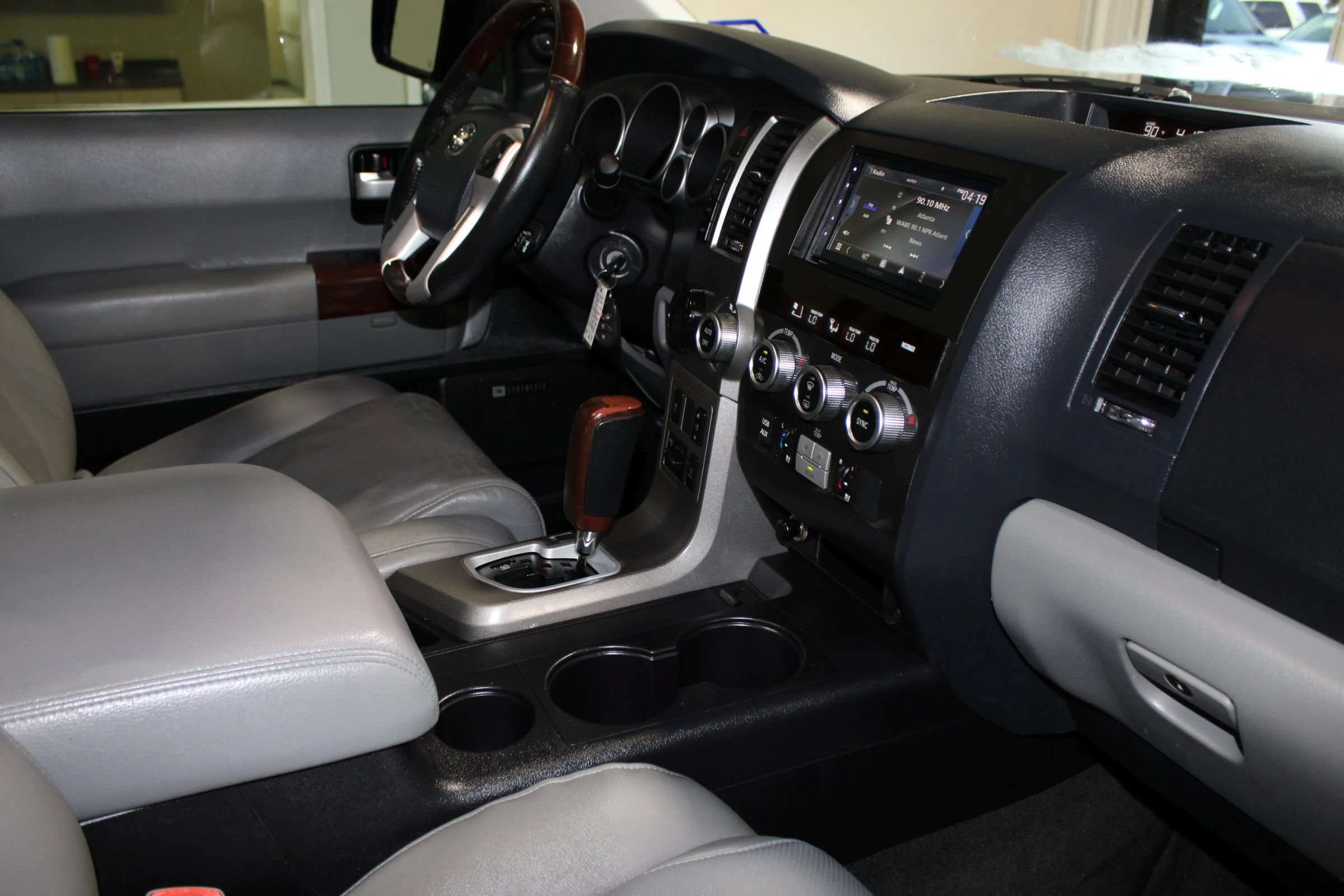 Used 2014 Toyota Sequoia Platinum RWD image 37
