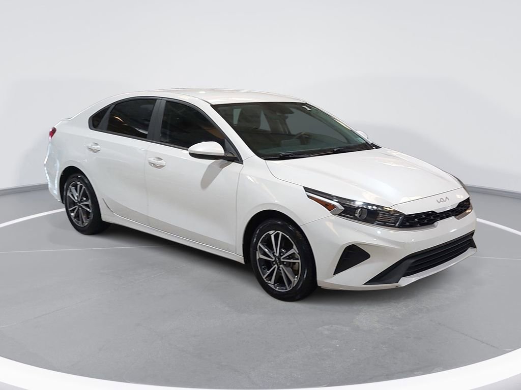 Used 2023 Kia Forte LXS image 3