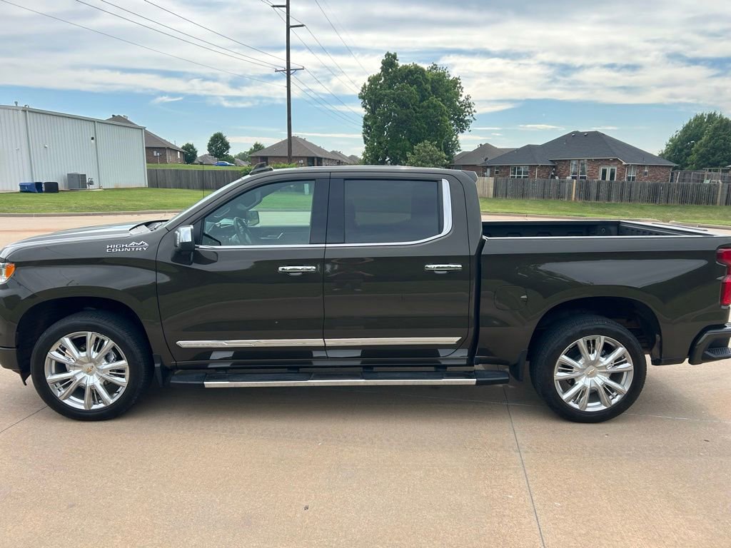 Used 2023 Chevrolet Silverado 1500 High Country w/ High Country Premium Package AWD/4WD image 2