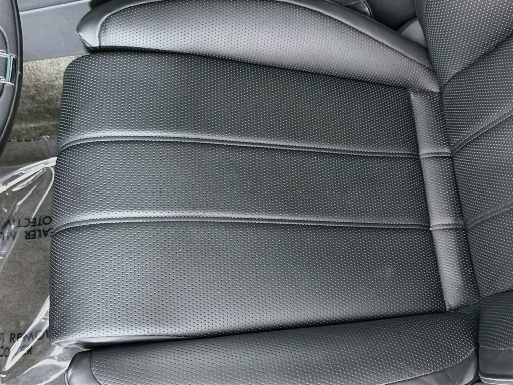 Used 2023 Bentley Bentayga AWD/4WD image 20